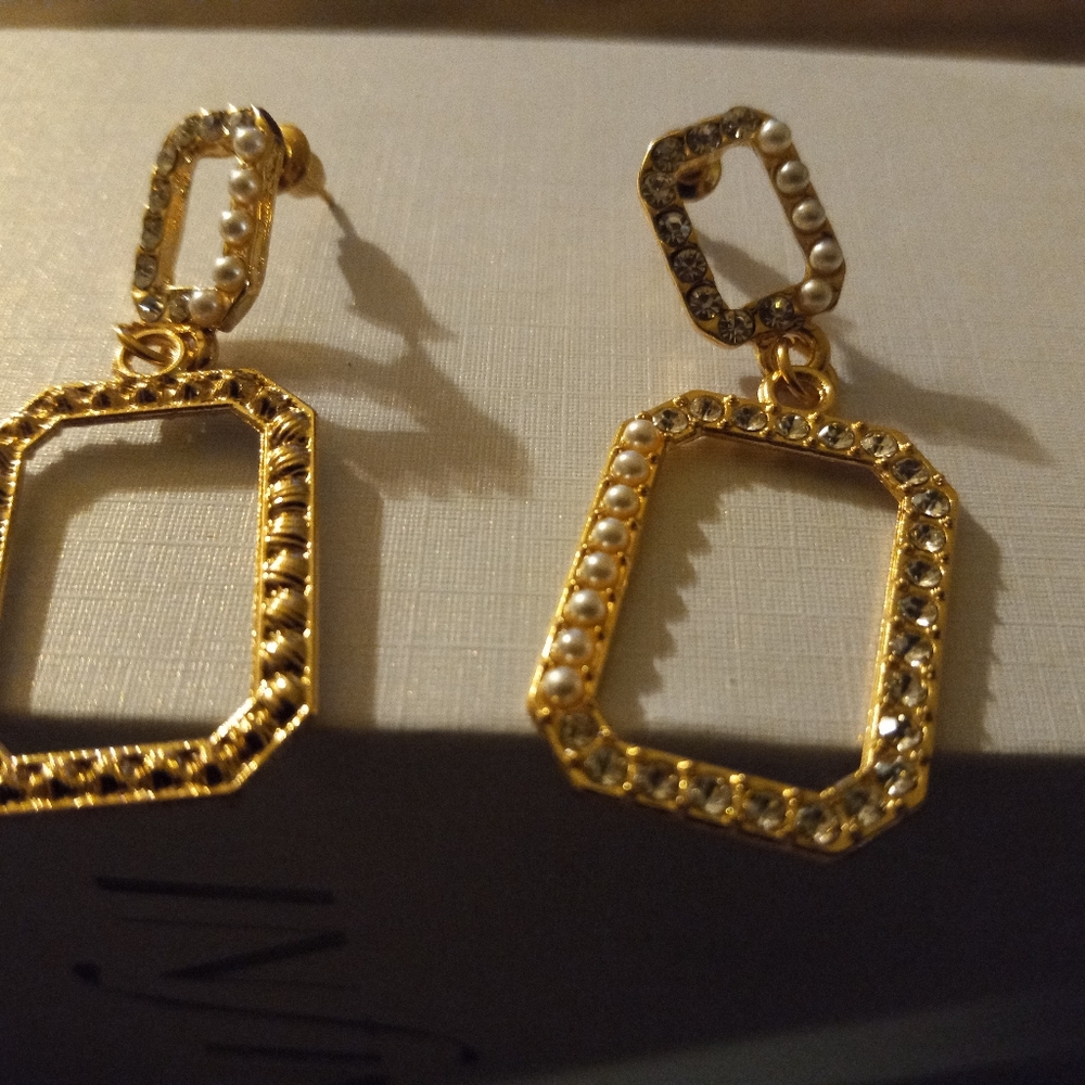 Earring - Picture 9 of 12